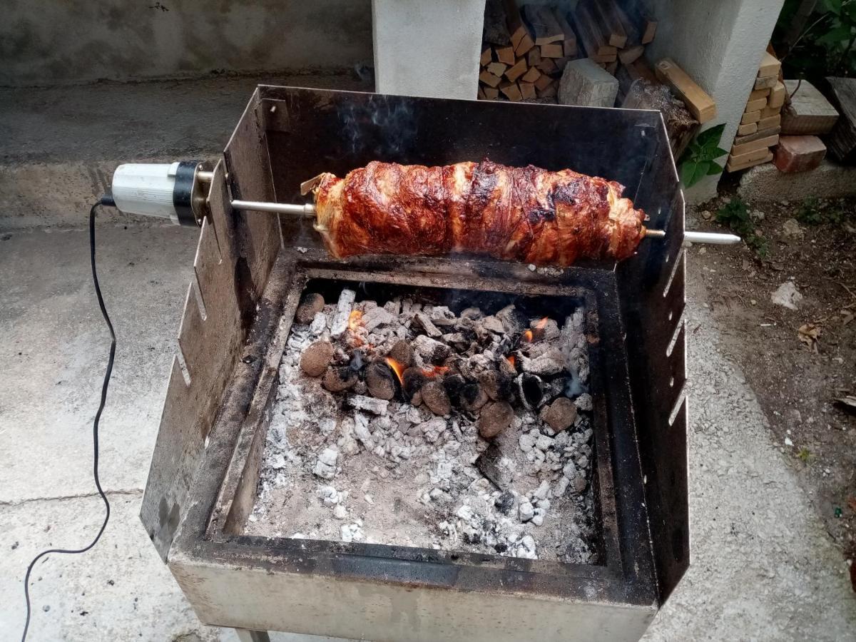 Apartman Figaro Pogled Od Milijun Dolara, 2 Tusa, 2 Wc Kaštela Buitenkant foto