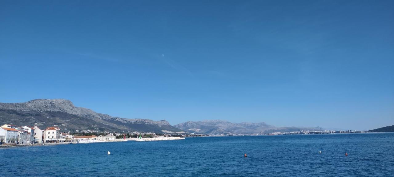 Apartman Figaro Pogled Od Milijun Dolara, 2 Tusa, 2 Wc Kaštela Buitenkant foto