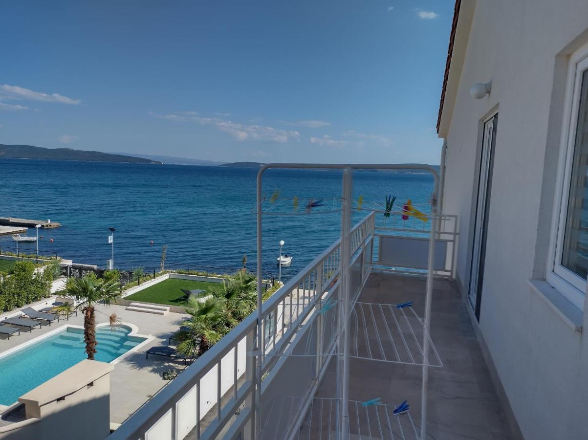 Apartman Figaro Pogled Od Milijun Dolara, 2 Tusa, 2 Wc Kaštela Buitenkant foto