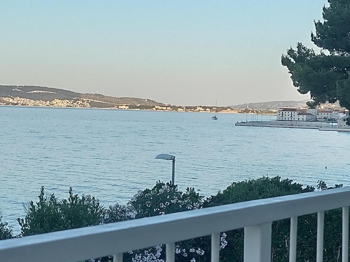 Apartman Figaro Pogled Od Milijun Dolara, 2 Tusa, 2 Wc Kaštela Buitenkant foto