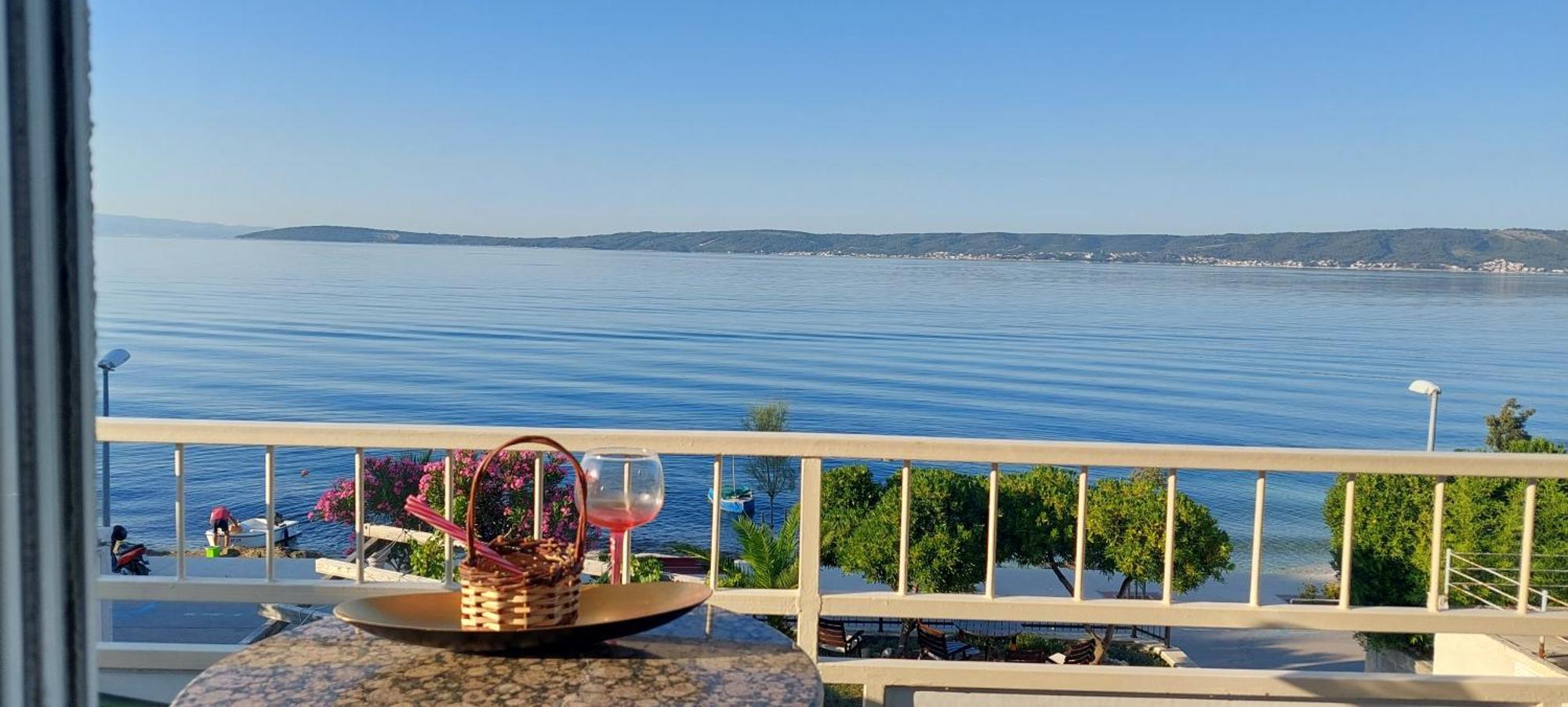 Apartman Figaro Pogled Od Milijun Dolara, 2 Tusa, 2 Wc Kaštela Buitenkant foto
