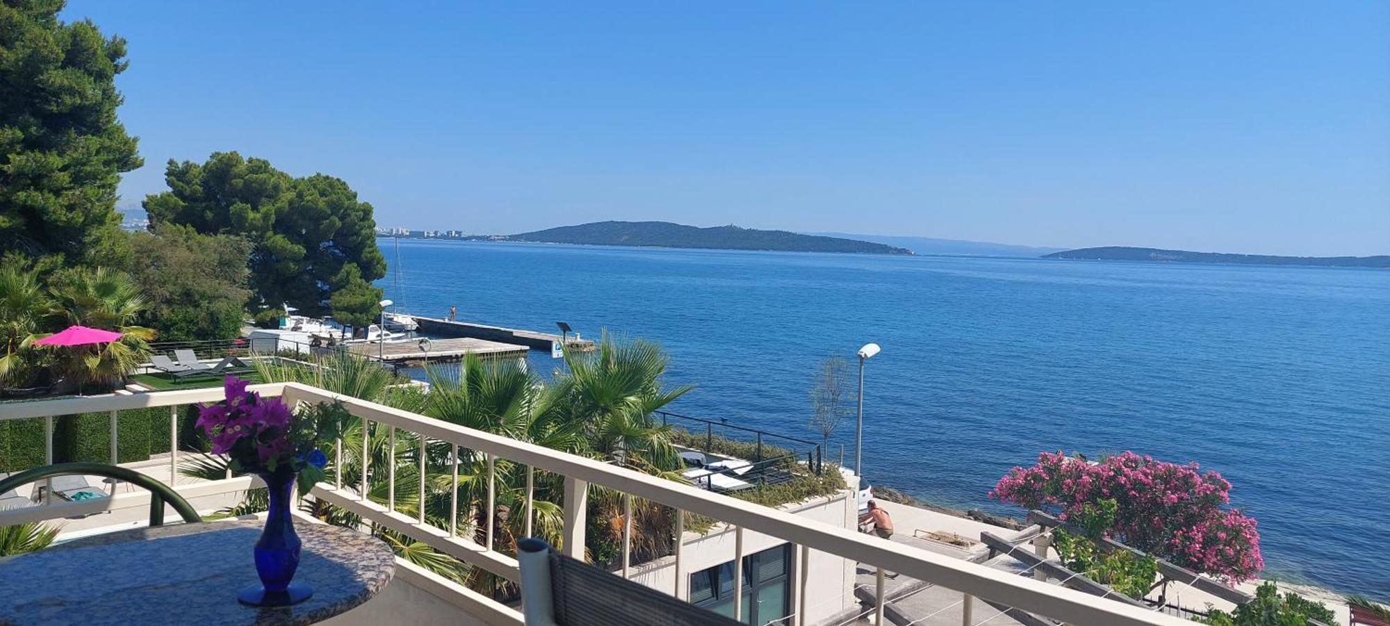 Apartman Figaro Pogled Od Milijun Dolara, 2 Tusa, 2 Wc Kaštela Buitenkant foto