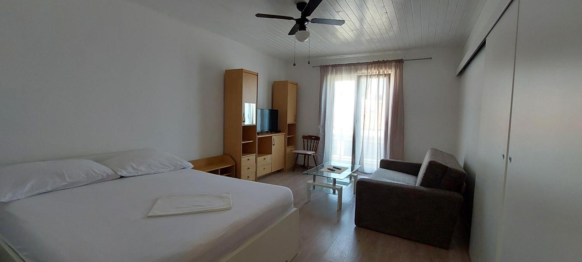 Apartman Figaro Pogled Od Milijun Dolara, 2 Tusa, 2 Wc Kaštela Buitenkant foto